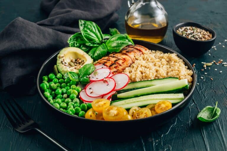 Healthy salad bowl with quinoa and chicken